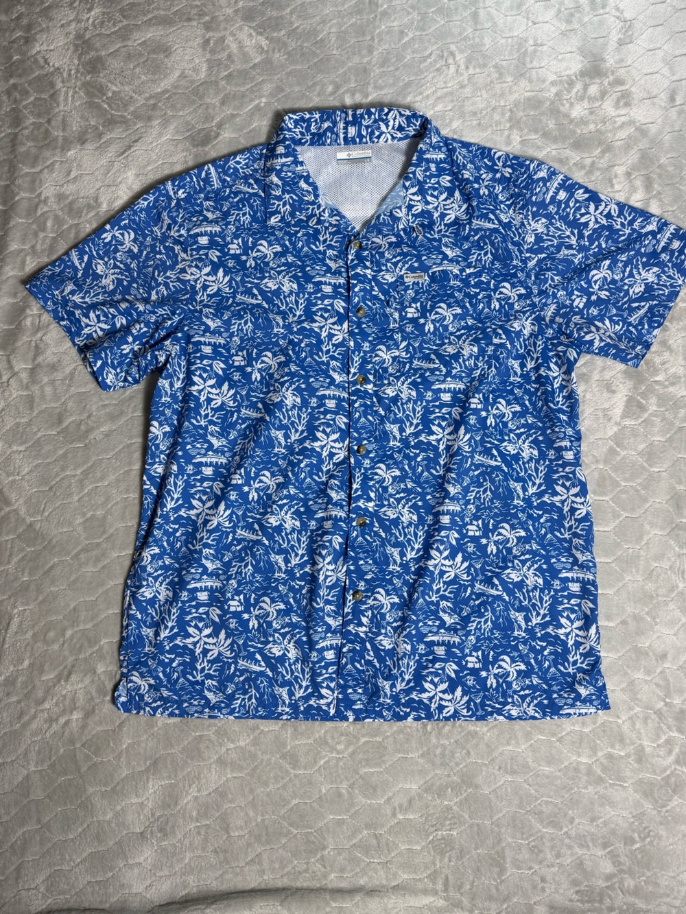 Columbia PFG Fishing Shirt L Blue Tropical‎ Print Vented Boats Palm Trees